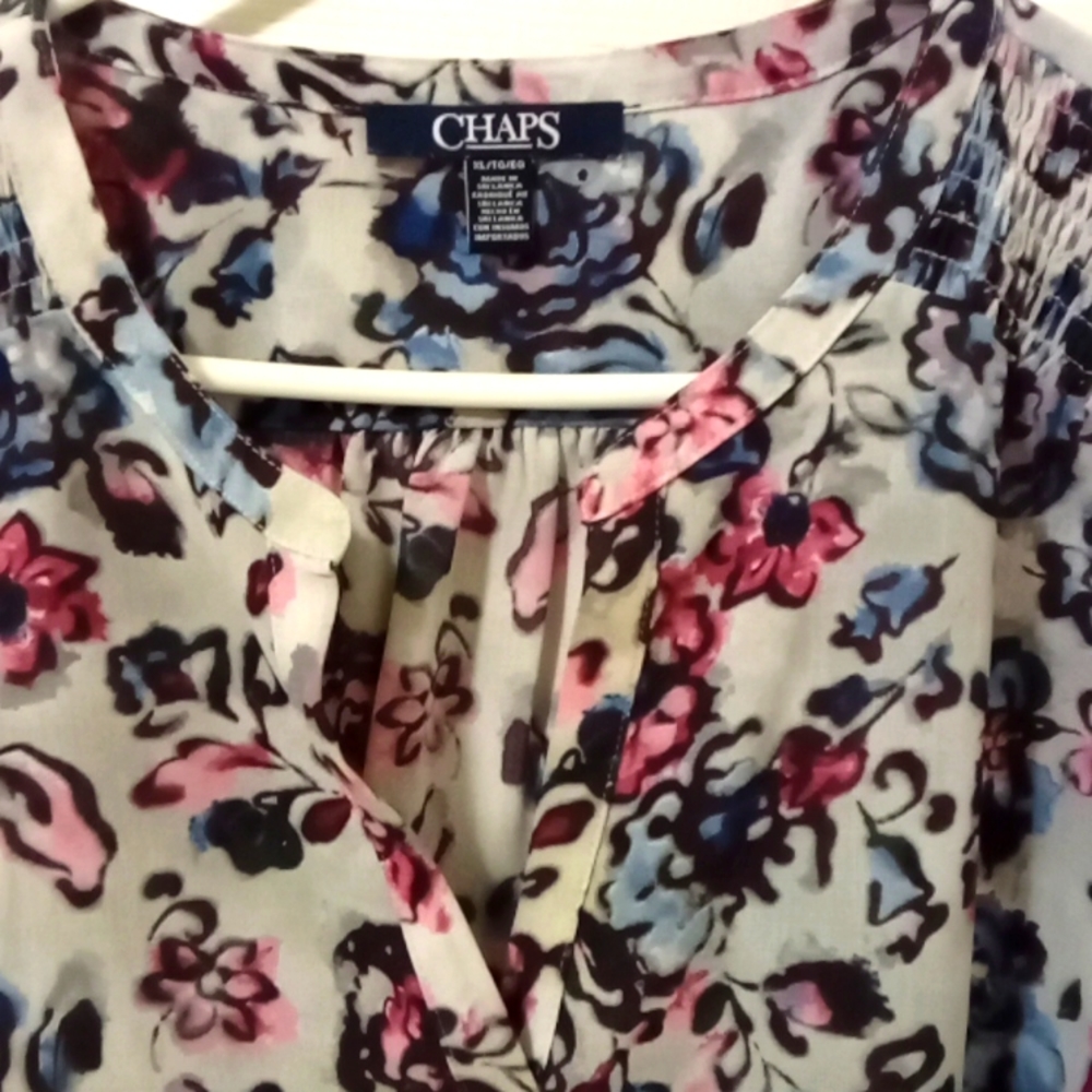 Women's blouse - Picture 2 of 4